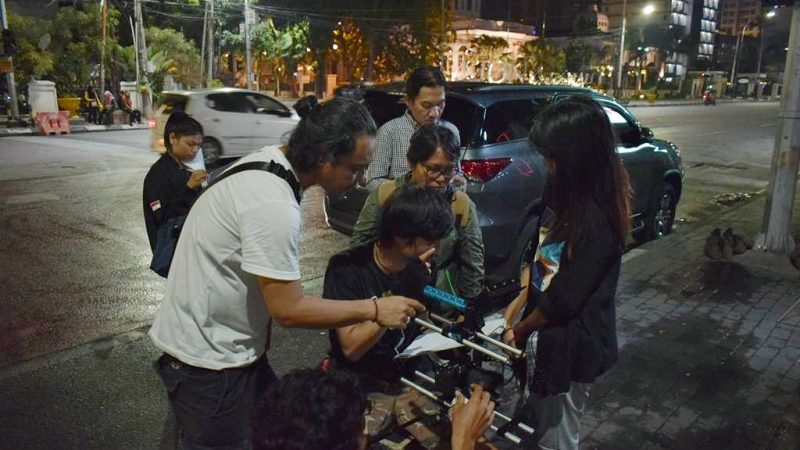 Preman Palak Kru Film ‘A Thousand Midnights in Kesawan’ Saat Syuting
