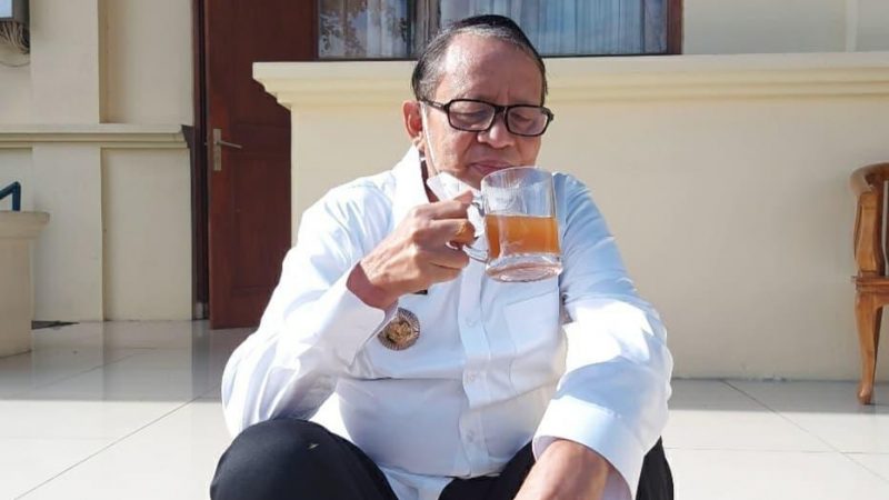 Dukung UMKM,  Gubernur WH Unjuk Minum Jahe Merah Produksi UMKM Provinsi Banten