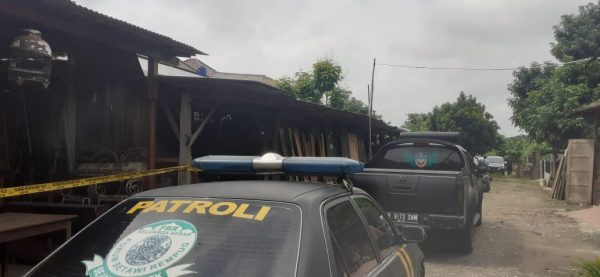 Kelompok Massa di Kawal Polisi Amankan Sengketa Lahan Rp8,7 Miliar di Sawangan Depok 1 Kelompok Massa di Kawal Polisi Amankan Sengketa Lahan Rp8,7 Miliar di Sawangan Depok 2
