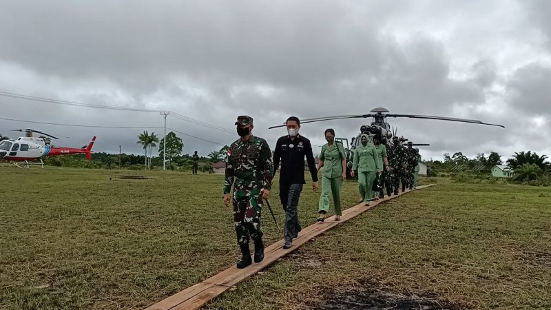 Tutup Kegiatan TMMD Ke-110, Pangdam XVII/Cenderawasih Kunjungi Distrik Kawagit Papua