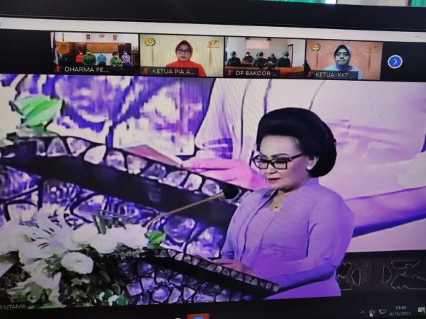 Ketua Dharma Pertiwi Koorcab Merauke Hadiri Vicon Bersama Ny. Nanny Hadi Tjahjanto Pada Acara HUT Ke-57 Dharma Pertiwi 2
