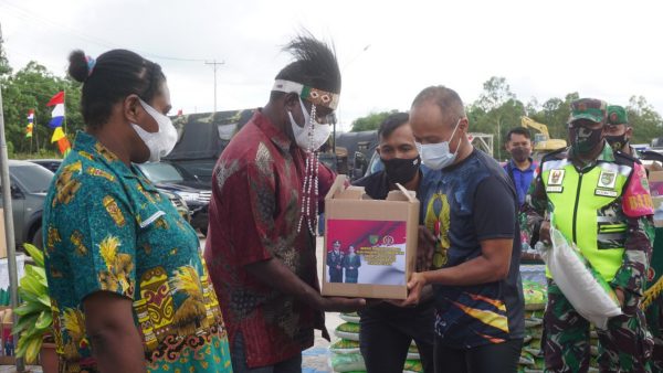 Dukung Suksesnya PON XX Papua, Pangdam XVII/Cen Bersama Danrem Merauke Gowes Sejauh 100 Km dan Laksanakan Baksos 2