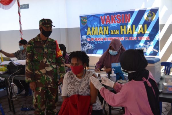 Sebanyak 24.363 Orang Divaksin Dalam Kegiatan Serbuan Vaksinasi Covid-19 Oleh Korem 174 Merauke 1 Sebanyak 24.363 Orang Divaksin Dalam Kegiatan Serbuan Vaksinasi Covid-19 Oleh Korem 174 Merauke 2