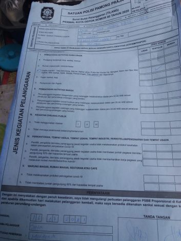 Terjaring Razia PPKM, Pedagang Kecil Terpaksa Bayar Denda Pakai Uang Tabungan Sekolah Anak 1 Terjaring Razia PPKM, Pedagang Kecil Terpaksa Bayar Denda Pakai Uang Tabungan Sekolah Anak 2