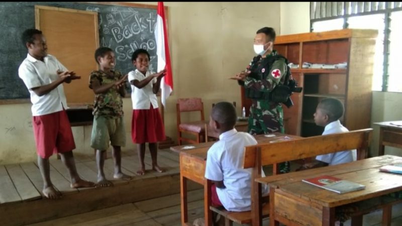 Peduli Terhadap Bahaya Penularan Covid-19, Satgas TNI Lakukan Sosialisasi Di Sekolah