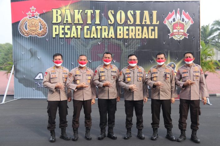 28 Tahun Mengabdi, Alumni Akpol 93 'Pesat Gatra' Bagikan 2.000 Paket Sembako 1 28 Tahun Mengabdi, Alumni Akpol 93 'Pesat Gatra' Bagikan 2.000 Paket Sembako 2