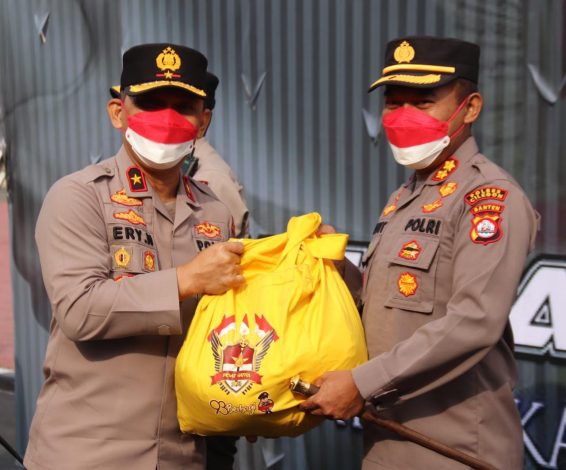 28 Tahun Mengabdi, Alumni Akpol 93 'Pesat Gatra' Bagikan 2.000 Paket Sembako 2 28 Tahun Mengabdi, Alumni Akpol 93 'Pesat Gatra' Bagikan 2.000 Paket Sembako 3