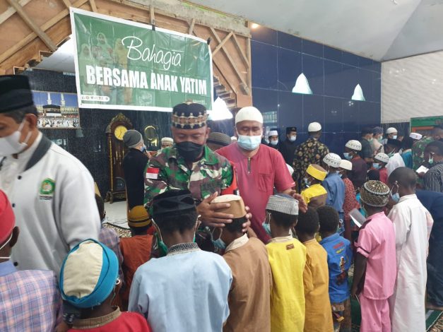 Satgas TNI Bersama Organisasi Islam Beri Santunan Kepada Anak Yatim Piatu 1 Satgas TNI Bersama Organisasi Islam Beri Santunan Kepada Anak Yatim Piatu 2