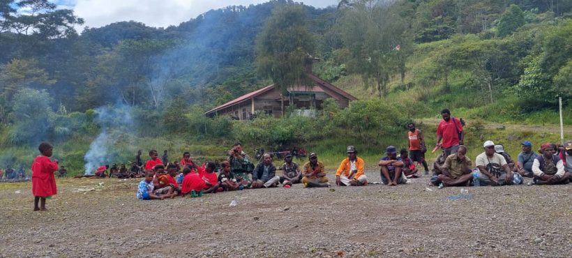 Bakar Batu Awali Pembangunan Jalan Banti-Arwanop Kabupaten Mimika 1 Bakar Batu Awali Pembangunan Jalan Banti-Arwanop Kabupaten Mimika 2