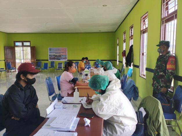 Aparat TNI Pastikan Pelaksanaan Vaksinasi Covid-19 Tertib dan Kondusif 2