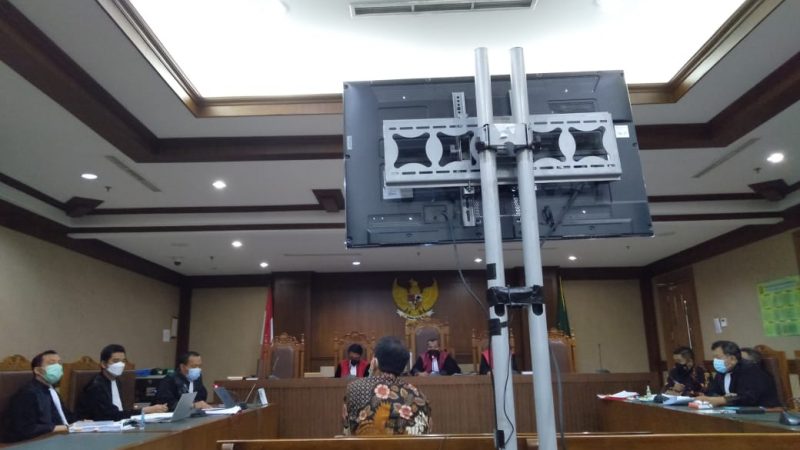 Hakim Minta Azis Syamsuddin dan Yusmada Dikonfrontir 