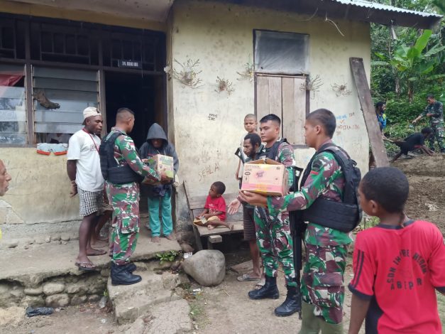 Satgas Yonif 126/KC Bantu Prosesi Pemakaman Warga Perbatasan 1 Satgas Yonif 126/KC Bantu Prosesi Pemakaman Warga Perbatasan 2