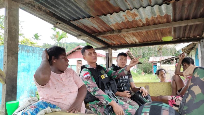 Satgas Yonif 126/KC Jalin Silaturahmi dan Pengobatan Gratis di Perbatasan