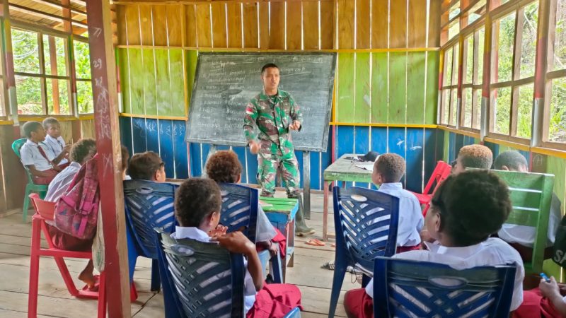 Ketika Personel TNI Menjadi Guru di Perbatasan RI-PNG