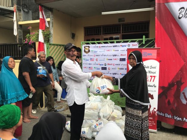 Meriahkan HUT Ke-77 Kemerdekaan RI, Redaksi Mitrapol Salurkan Sembako 2