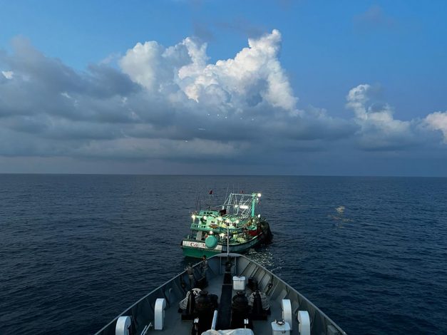 Bakamla RI Tangkap Kapal Berbendera Vietnam Pencuri Ikan di Perairan Natuna Utara 1 Bakamla RI Tangkap Kapal Berbendera Vietnam Pencuri Ikan di Perairan Natuna Utara 2