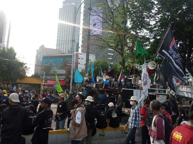 Demo di Patung Kuda, Tuntut BBM Turun dan Jokowi Turun 2