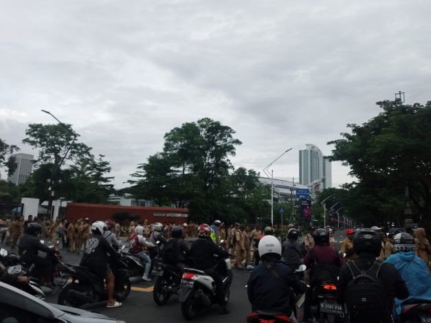 Demo Ke DPR, Perangkat Desa Patungan Rp300 Ribu 1 Demo Ke DPR, Perangkat Desa Patungan Rp300 Ribu 2