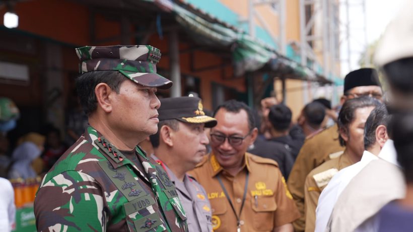 Panglima TNI Dampingi Presiden Cek Kesiapan Pelabuhan Merak 1 Panglima TNI Dampingi Presiden Cek Kesiapan Pelabuhan Merak 2
