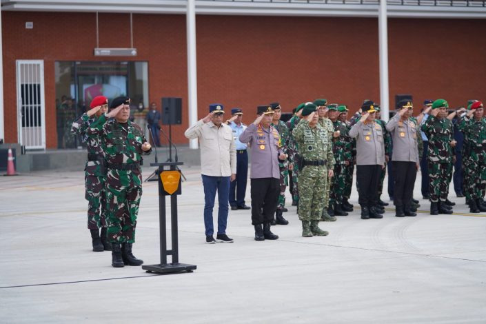 Panglima TNI Sambut Kedatangan Jenazah Prajurit Korban KST Papua 1 Panglima TNI Sambut Kedatangan Jenazah Prajurit Korban KST Papua 2