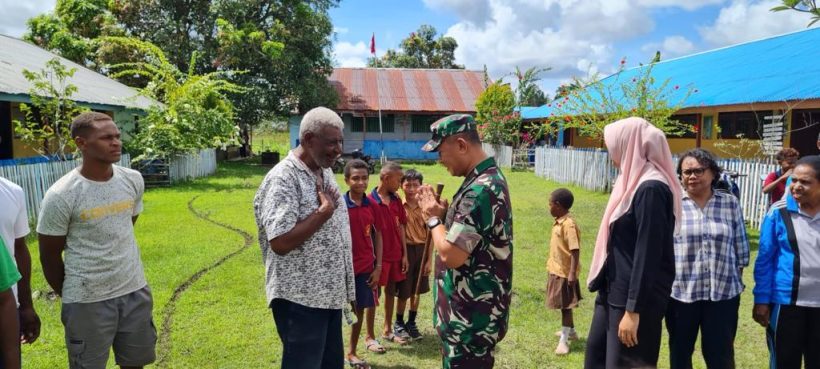 Danrem 174/ATW Anjangsana di Kampung Adat Penghasil Minyak Kayu Putih 2