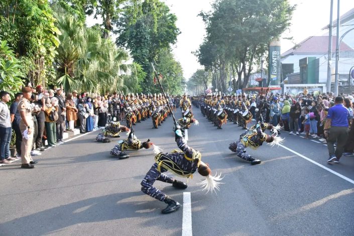 GS Gita Jala Taruna AAL Getarkan Surabaya di Acara Car Free Day 2