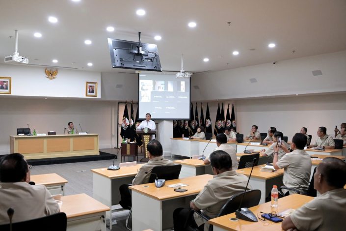 Kunjungi Para Purnawirawan Polri, Menhan Prabowo Berpesan Jaga Kerukunan dan Ketenangan Bangsa 1 Kunjungi Para Purnawirawan Polri, Menhan Prabowo Berpesan Jaga Kerukunan dan Ketenangan Bangsa 2
