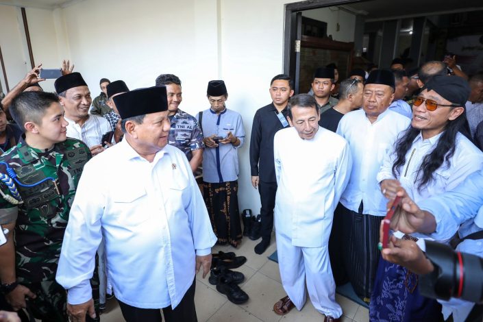 Temui Habib Lutfi, Menhan Prabowo Sampaikan Ingin Ikut Serta Perbaiki Monumen-Monumen Perjuangan 1 Temui Habib Lutfi, Menhan Prabowo Sampaikan Ingin Ikut Serta Perbaiki Monumen-Monumen Perjuangan 2