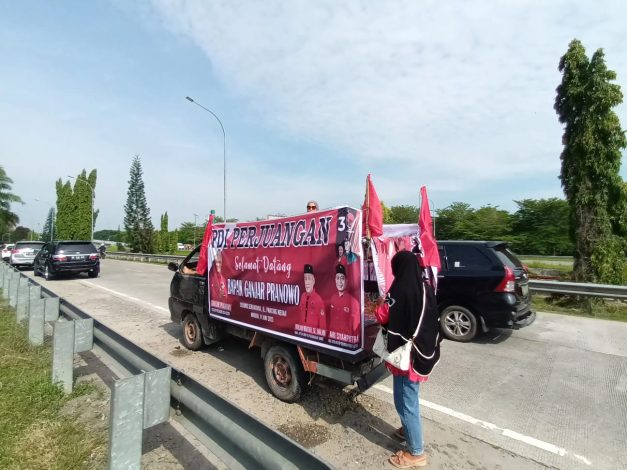 Ribuan Spanduk dan Pendukung Sambut Ganjar Pranowo di Kota Medan 2 Ribuan Spanduk dan Pendukung Sambut Ganjar Pranowo di Kota Medan 3