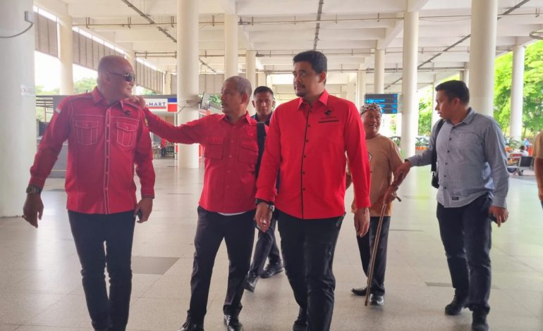 Ribuan Spanduk dan Pendukung Sambut Ganjar Pranowo di Kota Medan 3 Ribuan Spanduk dan Pendukung Sambut Ganjar Pranowo di Kota Medan 4