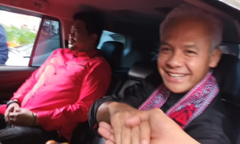 Kedatangan Ganjar di Sumut Disambut Meriah 2 Kedatangan Ganjar di Sumut Disambut Meriah 3