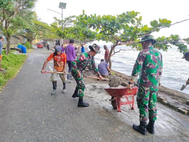 Bentuk Kepedulian, Satgas Yonarmed 1 Kostrad Bangun Talud Jalan Sepanjang Pesisir Pantai 1 Bentuk Kepedulian, Satgas Yonarmed 1 Kostrad Bangun Talud Jalan Sepanjang Pesisir Pantai 2