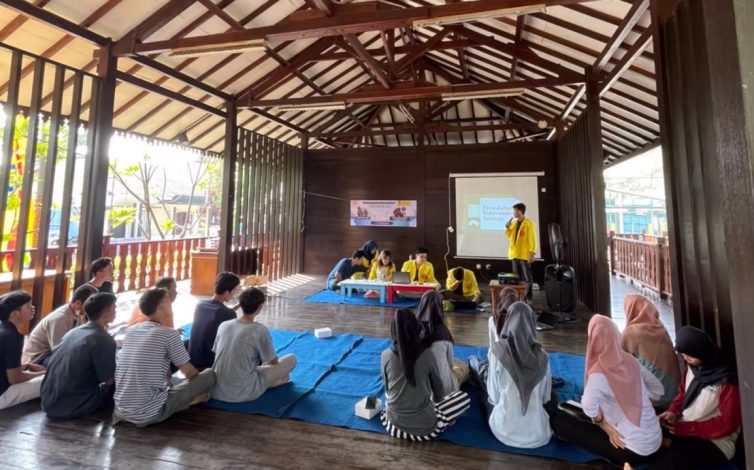 Puluhan Mahasiswa FHUI Berprestasi dapat Apresiasi 1 Puluhan Mahasiswa FHUI Berprestasi dapat Apresiasi 2