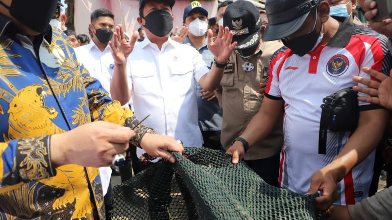 Menteri Trenggono Pastikan Laut Indonesia Bebas Cantrang