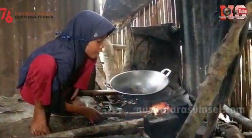 Anak 10 Tahun Jadi Tulang Punggung Keluarga, Kejari Lubuk Linggau Kirim Bansos 1 Anak 10 Tahun Jadi Tulang Punggung Keluarga, Kejari Lubuk Linggau Kirim Bansos 2