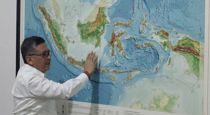 DR. Ir. Hasto Kristiyanto, M.M., memberi penjelasan kondisi wilayah Indonesia saat itu dalam kerangka Geopolitik Soekarno.