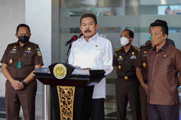 Jaksa Agung ST Burhanuddin didampingi Jampidsus Febrie Ardiansyah mengumumkan Tersangka Mafia Minyak Goreng