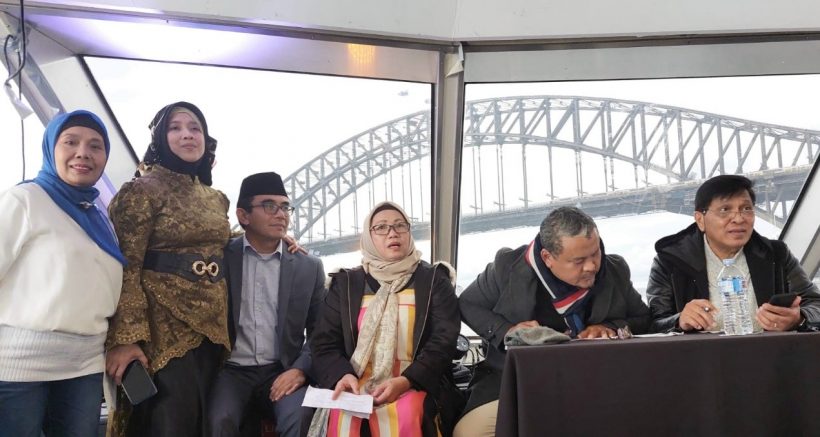 Mengarungi Pelabuhan Sydney yang cantik, Minang Saiyo Sydney menghelat Halal-Bi-Halal 3 Mengarungi Pelabuhan Sydney yang cantik, Minang Saiyo Sydney menghelat Halal-Bi-Halal 4