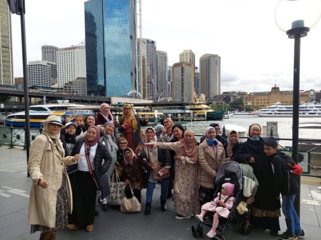 Mengarungi Pelabuhan Sydney yang cantik, Minang Saiyo Sydney menghelat Halal-Bi-Halal 4 Mengarungi Pelabuhan Sydney yang cantik, Minang Saiyo Sydney menghelat Halal-Bi-Halal 5