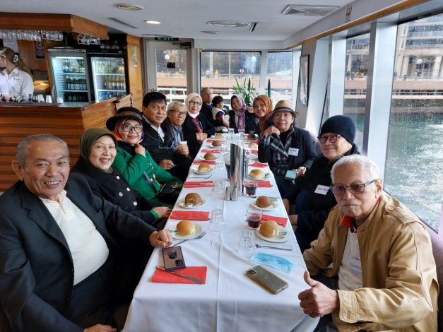 Mengarungi Pelabuhan Sydney yang cantik, Minang Saiyo Sydney menghelat Halal-Bi-Halal 2 Mengarungi Pelabuhan Sydney yang cantik, Minang Saiyo Sydney menghelat Halal-Bi-Halal 3